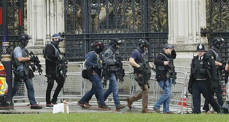 Londra Parlamento binası yakınında çifte terör saldırısı