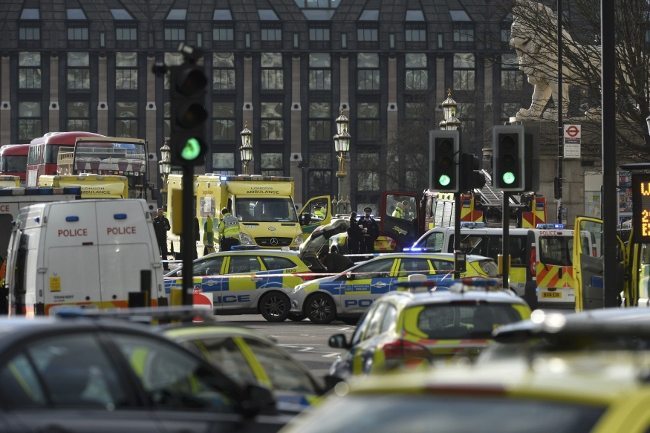 Londra terör saldırısından ilk görüntüler parlamento westminister ingiltere