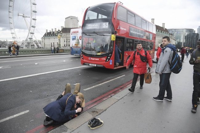 Londra terör saldırısından ilk görüntüler parlamento westminister ingiltere