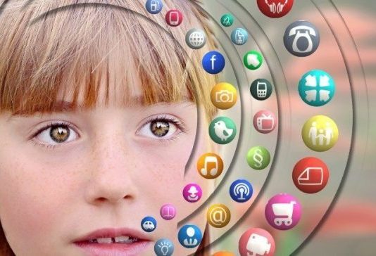 Sosyal medyada çocuklarımıza kötü örnek oluyor muyuz?