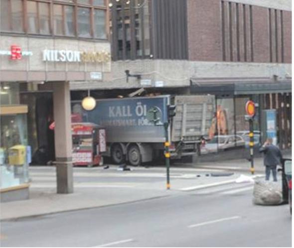stockholm isveç kamyon saldırısı fotoğraflar