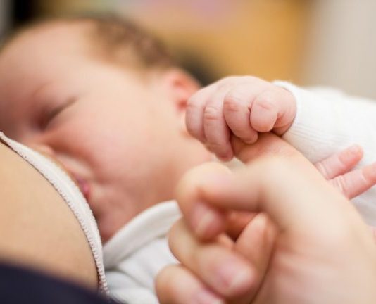 Yeni doğan bebek bakımında en çok merak edilen 6 soru