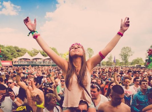 2017 yaz festival sezonu: Zeytinli Rock Festivali, Çukurova Rock Festivali, Samsun Gençlik Festivali, Kuşadası Gençlik Festivali...