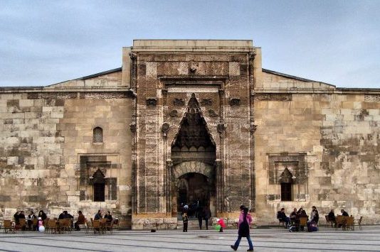 Sağlık Tarihi ve Müzeciliği Sempozyumu: Tıp tarihimize sahip çıkabiliyor muyuz?