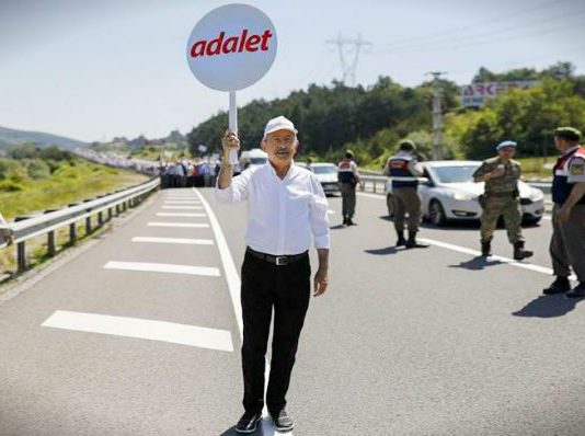 Umuda yürüyüş kemal kılıçdaroğlu adalet yürüyüşü gandi