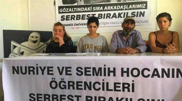 Nuriye Gülmen ve Semih Akça'ya özgürlük pankartı açan öğrencilere gözaltı
