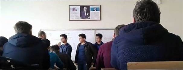 Türkiye'de eğitim: Türkiye dayaklı eğitimi tartışıyor