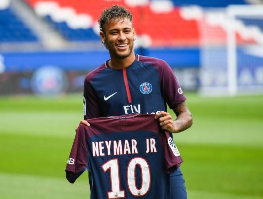 Dünya futbolunda renkli sarsıntılar ve transfer rakamları