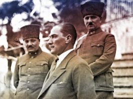 Gazi Mustafa Kemal Paşa İzmir Uşakizade Köşkü'nde.