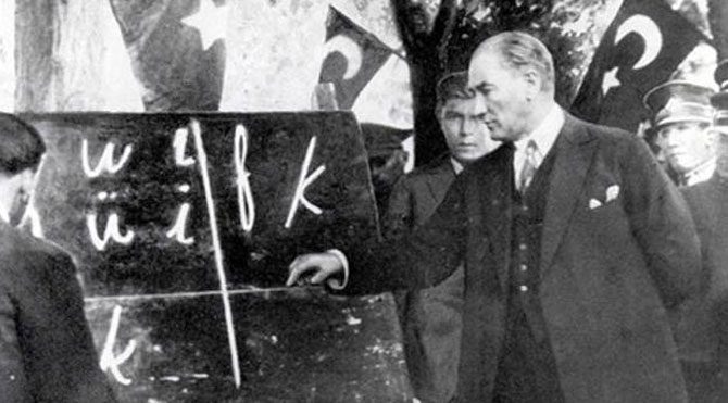 Öğretmenler Günü: Başöğretmen Mustafa Kemal Atatürk