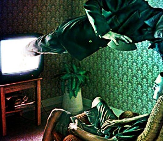 Televizyona bak ve ne olduğunu gör!