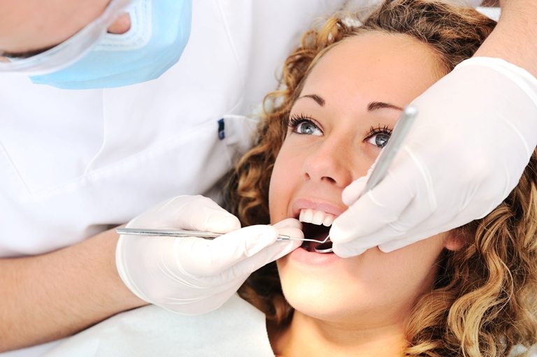 İmplant tedavisi implant nasıl yapılır? En çok merak edilen 10 soru Diş Hekimi Pertev Kökdemir