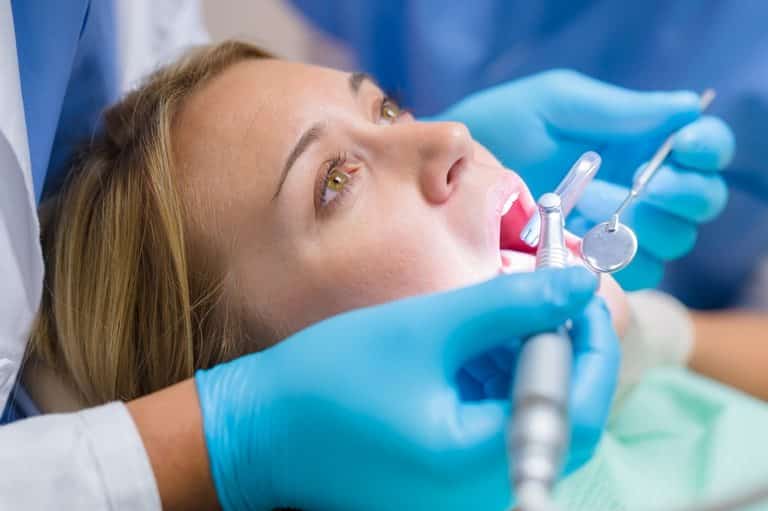 İmplant tedavisi implant nasıl yapılır? En çok merak edilen 10 soru Diş Hekimi Pertev Kökdemir
