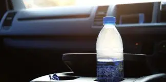 Arabada bırakılan plastik su şişesi yangın çıkarabilir! Arabada bırakılan plastik su şişesi yangın çıkarabilir!