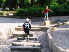 çocuklar futbol oyun parkları