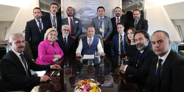 cumhurbaşkanı erdoğan ana uçağı gazeteciler