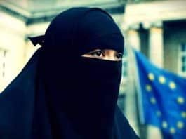 Danimarka peçe takmak yasaklandı