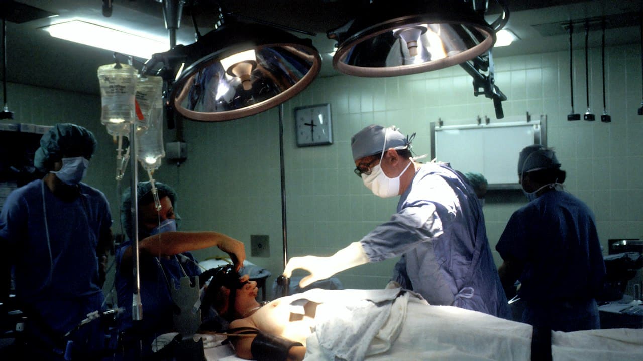 Ameliyathanede doktor ve hemşireler