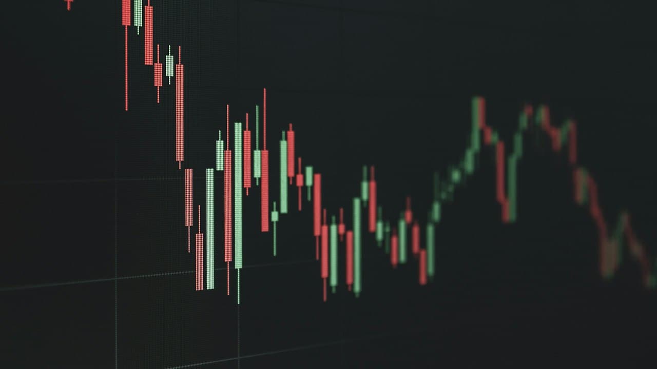 Düşüş eğilimi gösteren borsa grafiği