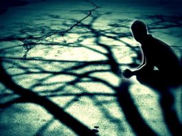 insanı, yüzleşemediği boşlukları yönetir