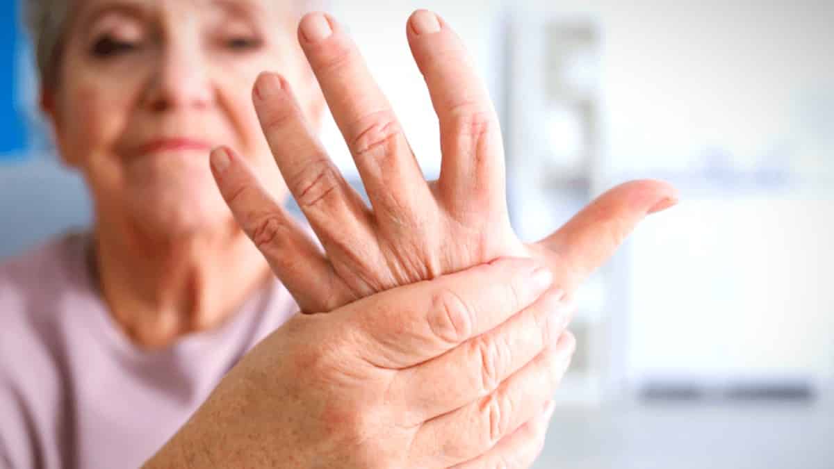 Romatoid artrit nedir? Belirtileri neler? Tanısı nasıl konur?