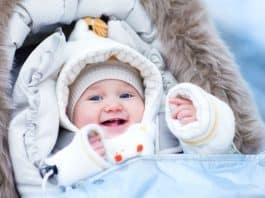 Bebekleri giydirirken dikkat