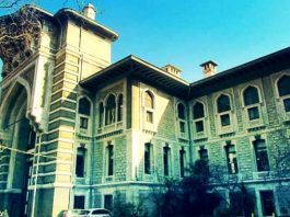 Türkiye eğitimin geldiği nokta istanbul erkek lisesi izmir marşı okuyan öğrencilere dayak