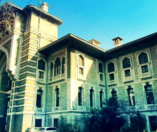 Türkiye eğitimin geldiği nokta istanbul erkek lisesi izmir marşı okuyan öğrencilere dayak