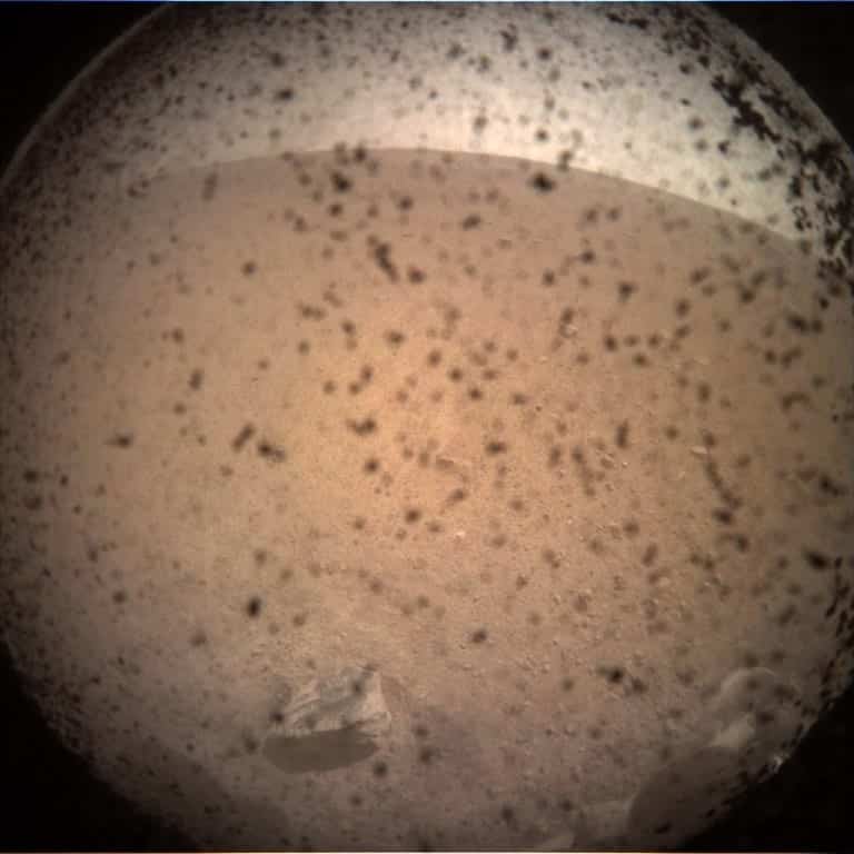 Insight'tan ilk Mars fotoğrafı