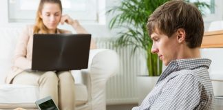 Erkeklere uyarı: Bilgisayarı kucağınıza koyarak çalışmayın! sıcak sperm öldürüyor testisler
