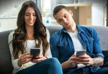 Toplumun yüzde 59’u, eşini sosyal medyada kontrol ediyor! Toplumun yüzde 59 u, eşini sosyal medyada kontrol ediyor!