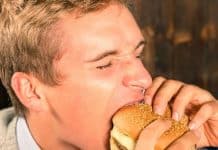 Öğün atlamak, sonraki öğünde daha çok yemeyi tetikliyor! Öğün atlamak, sonraki öğünde daha çok yemeyi tetikliyor!