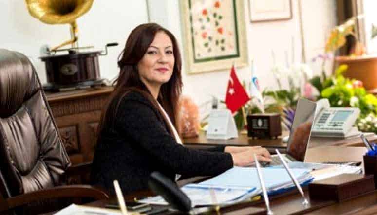 Ses sanatçısı Amber Türkmen AK Parti Çankaya Belediye Başkan adayı