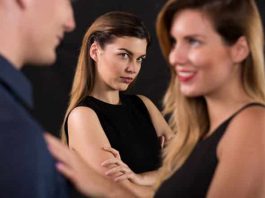 mavi gözlü bebek aldatma