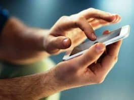 Nomophobia: Cambridge Dictionary'nin 2018 için seçtiği kelime