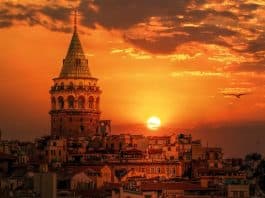 Varlıklı ve yetenekli Türkler kitleler halinde ülkeyi terk ediyor