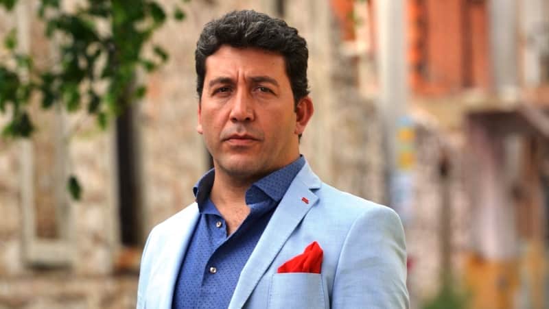 Oyuncu Emre Kınay İYİ Parti Kadıköy adayı oldu