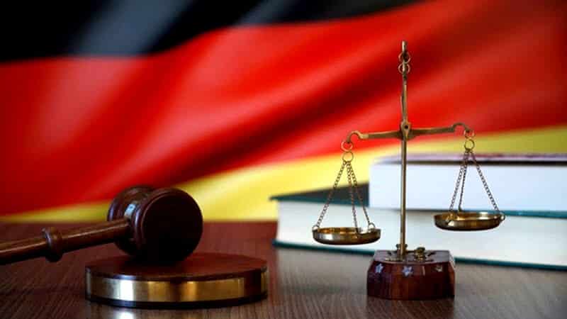 Almanya hakim ve savcılar başörtüsü takamayacak