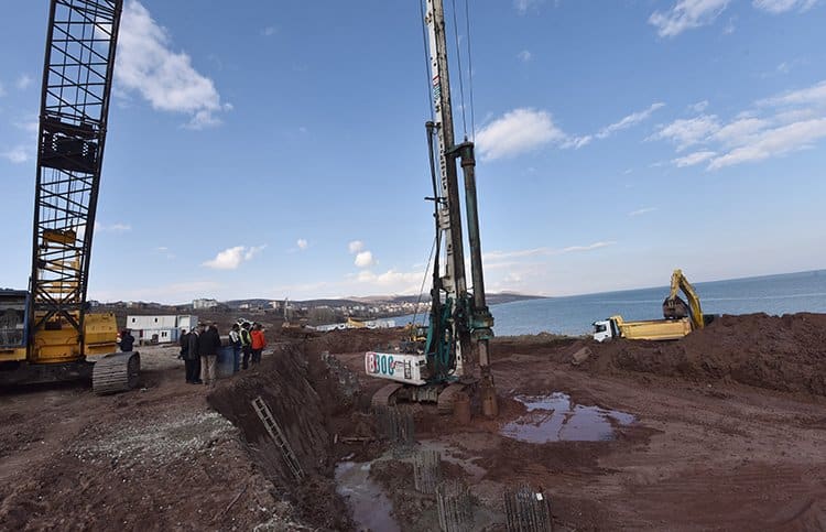 Ahlat'ın Van Gölü sahilinde Erdoğan'ın dev köşkü için inşaat başladı