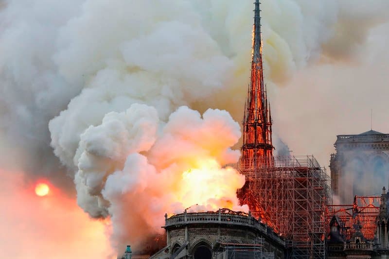 notre dame katedrali yangını