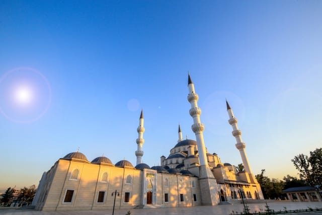 Bişkek Cumhuriyet Merkez İmam Serahsi Camii