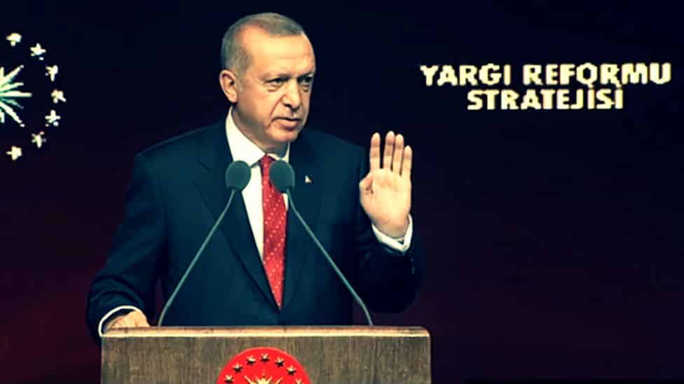 Erdoğan: İfade özgürlüğünü demokrasinin en önemli şartı olarak görüyoruz