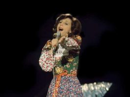 Ne seninle ne de sensiz bir dakika