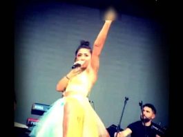 Melek Mosso, Babayı alırsın dedi orta parmağı gösterdi