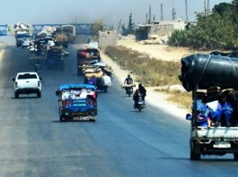 İdlib de tansiyon yükseliyor: Akın akın Türkiye sınırına geliyorlar!