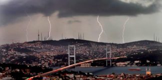 İstanbul'da kuvvetli yağış: Tüm vapur seferleri iptal edildi!