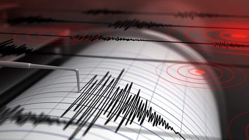 İzmir de 4.8 büyüklüğünde deprem: Kuşadası Körfezi