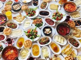 Serpme kahvaltı yılda 100 milyar liralık israfa neden oluyor!