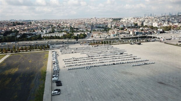 Yenikapı'da sergilenen kiralık araçlar havadan görüntülendi