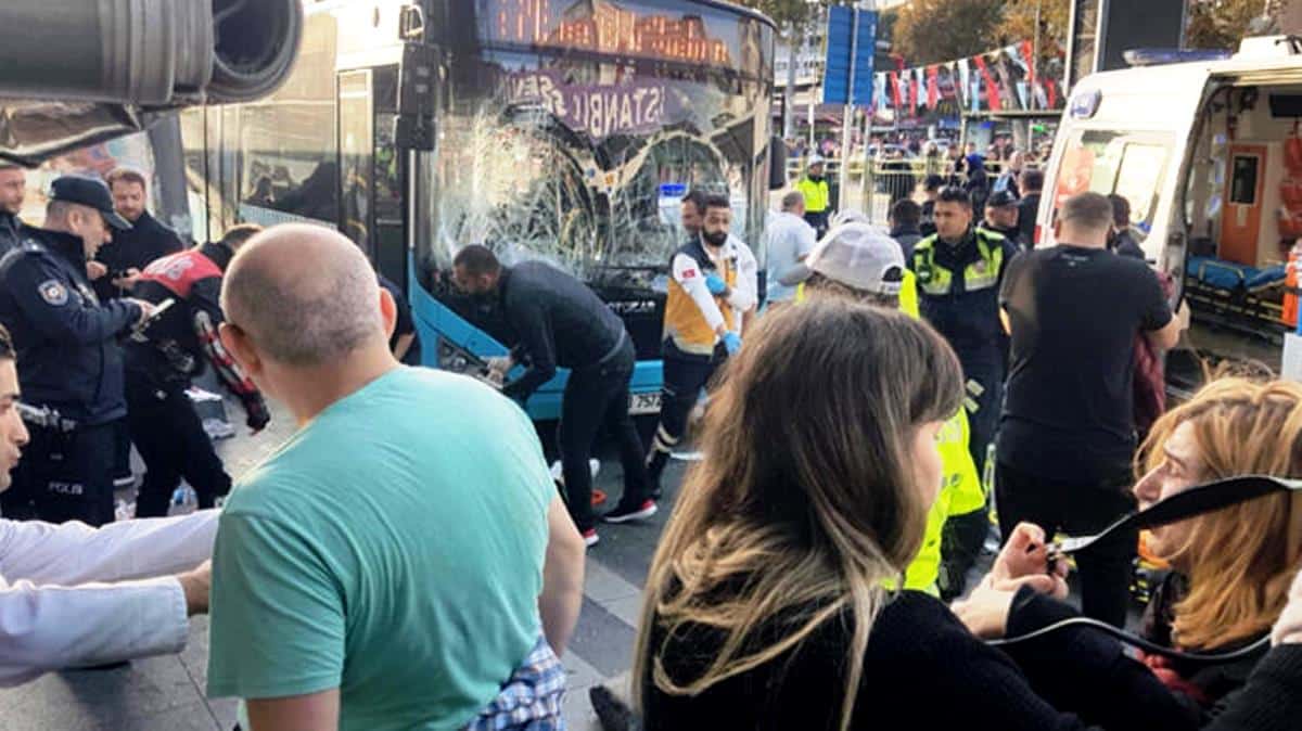 Beşiktaş 3 yolcuyu bıçaklayan otobüs şoförü durağa daldı